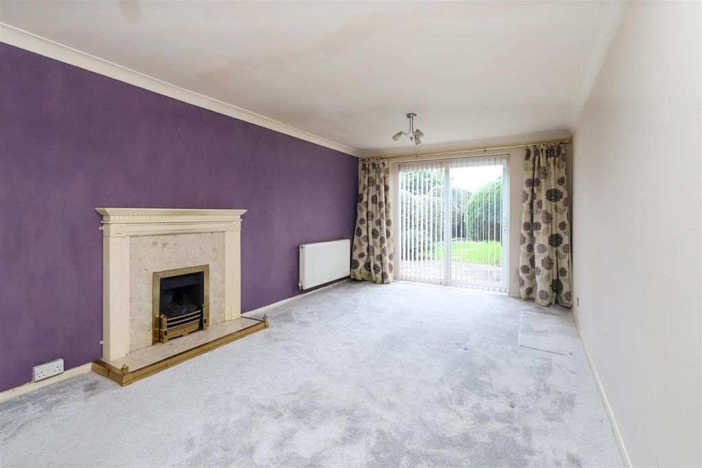 Property photo 2 of 10 Living Room