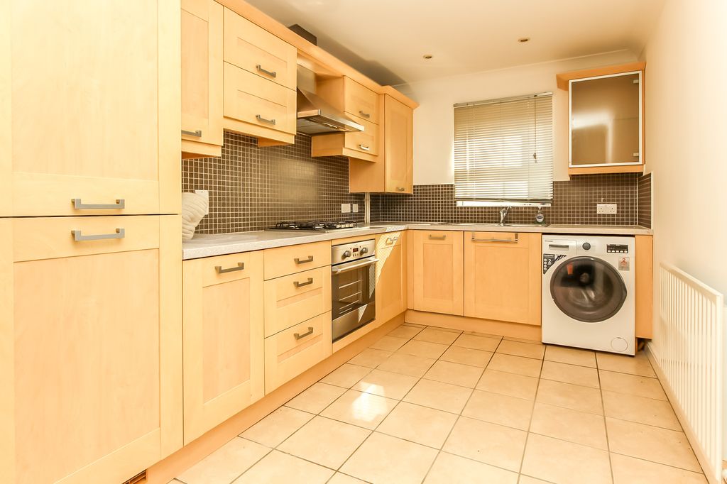 Property photo 2 of 10 Kitchen