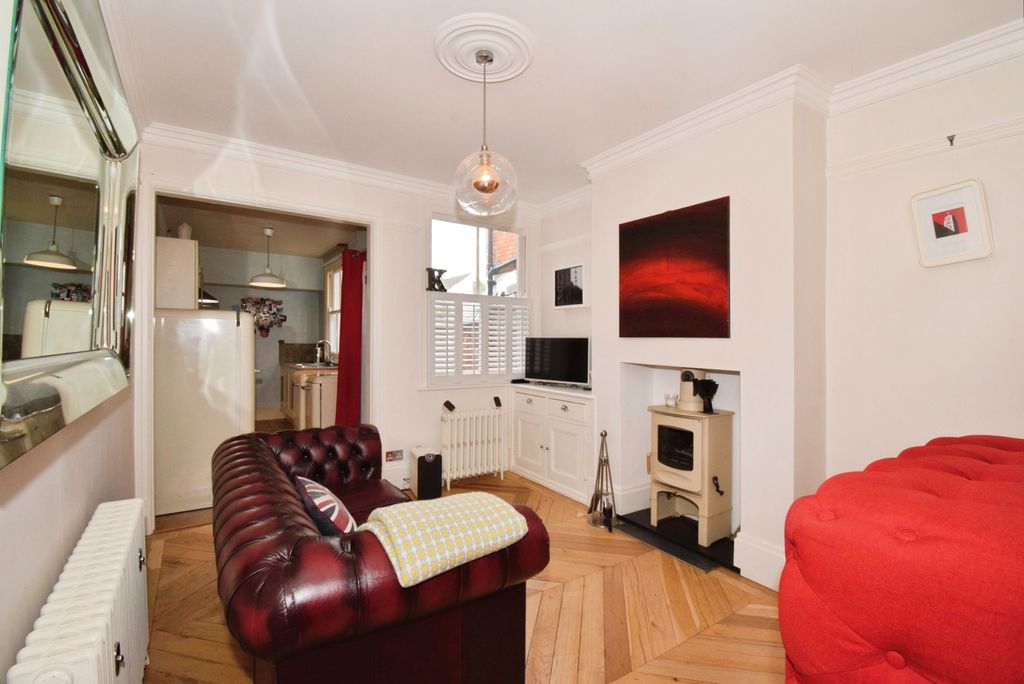 Property photo 2 of 17 Lounge