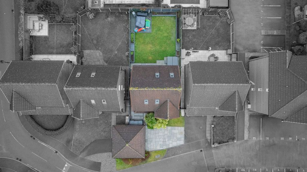 Property photo 3 of 33