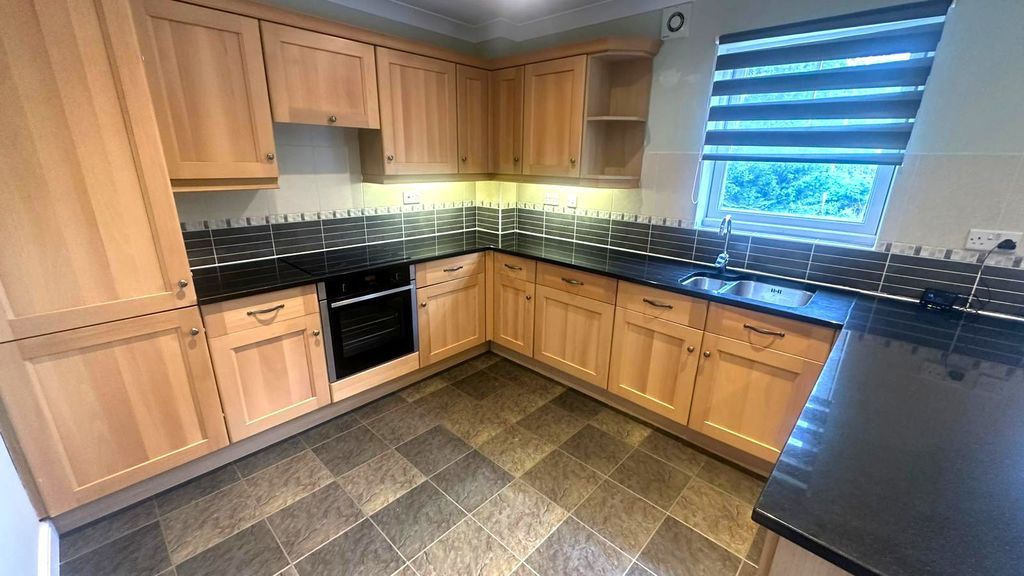 Property photo 2 of 15 Photo 11