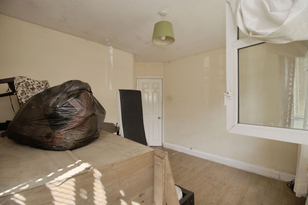 Property photo 3 of 12 Pbox-Img.Jpg