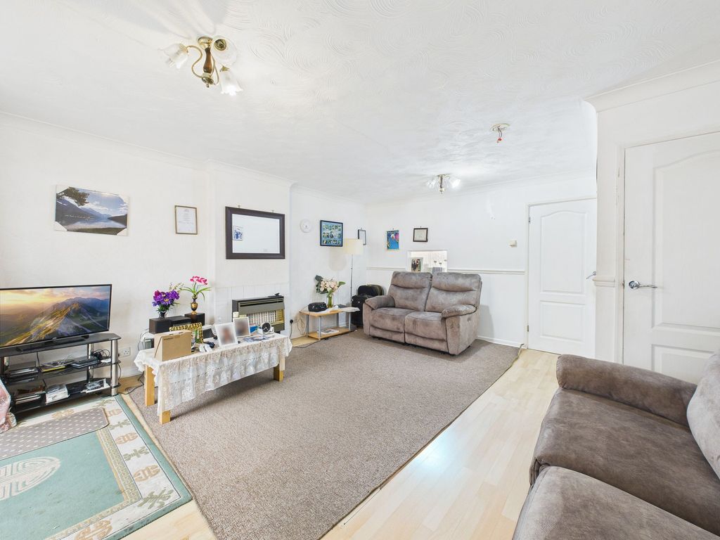 Property photo 2 of 12 Lounge