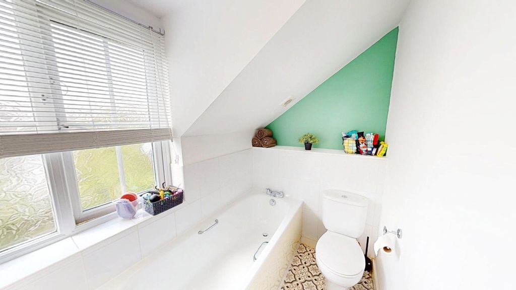 Property photo 2 of 12 Bathroom
