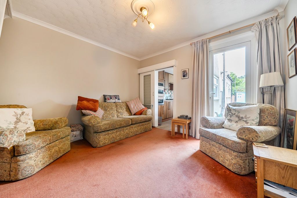 Property photo 3 of 14 5293312