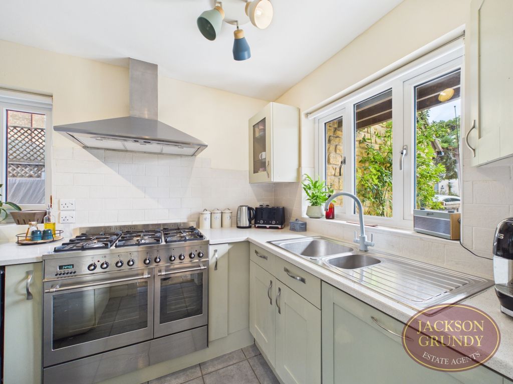Property photo 2 of 17 High Street