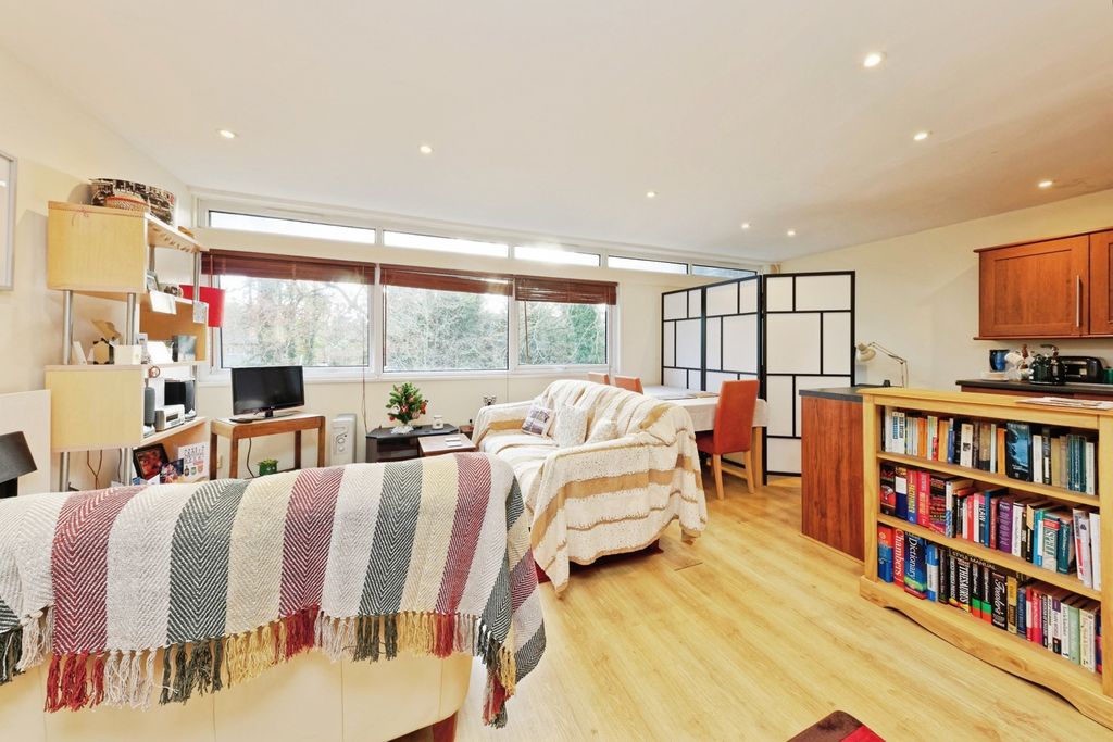 Property photo 3 of 18 Pbox-Img.Jpg