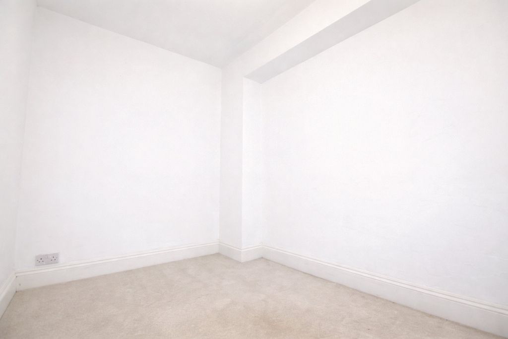 Property photo 3 of 7 Bedroom 1