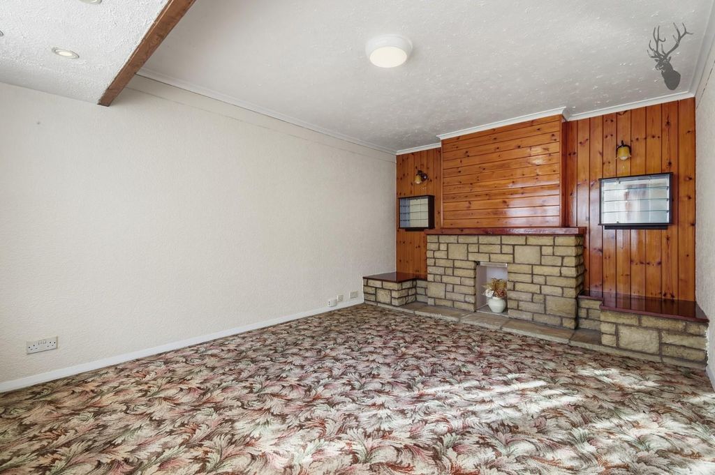 Property photo 2 of 27