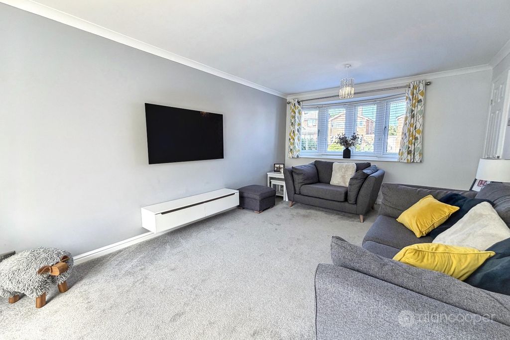 Property photo 2 of 22 5275454