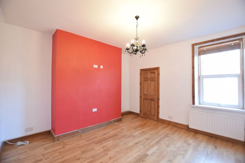 Property photo 2 of 7 Living Room