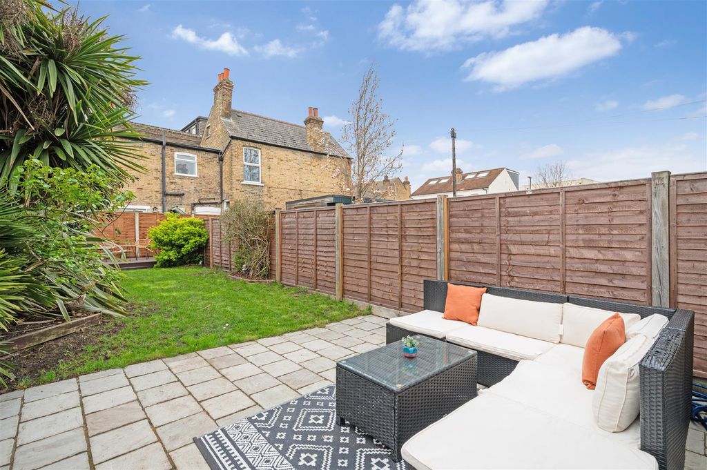 Property photo 3 of 12 Private Garden