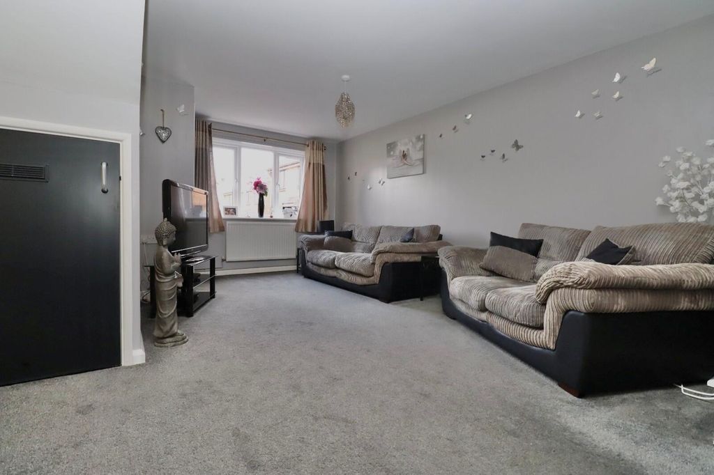 Property photo 3 of 14 Living Room