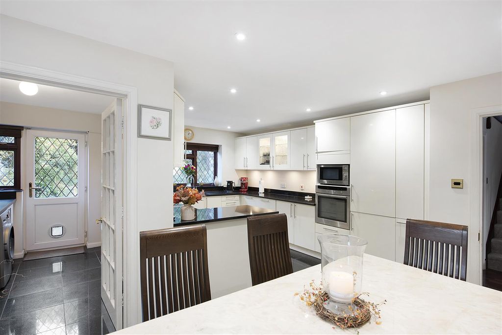 Property photo 2 of 60 Kenstone Ph29.Jpg