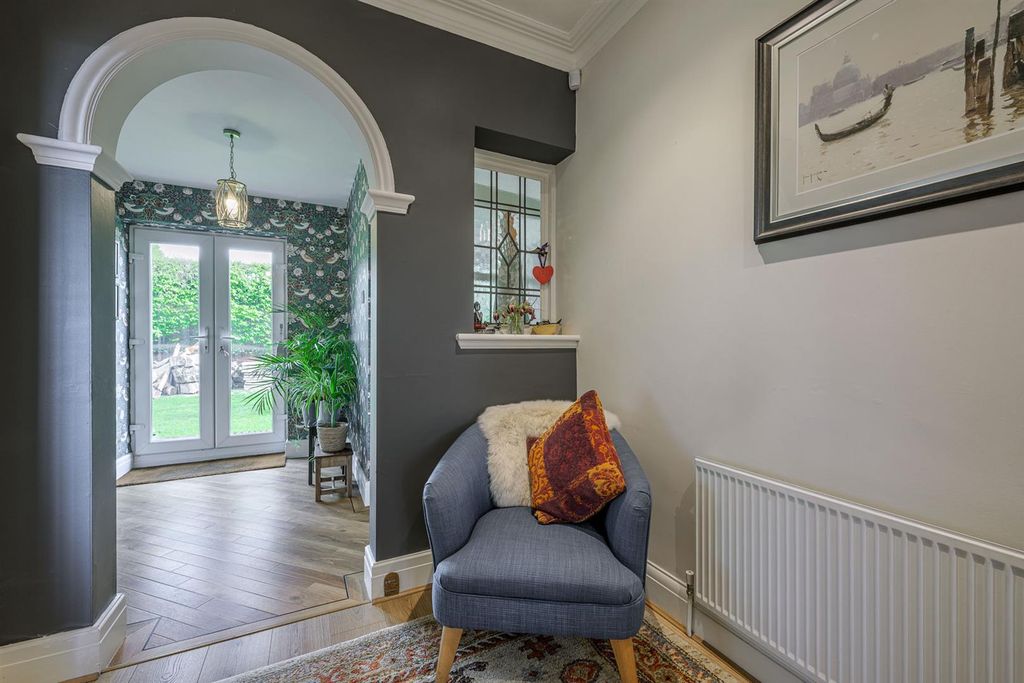 Property photo 2 of 31