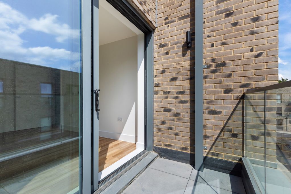 Property photo 3 of 17 4883783
