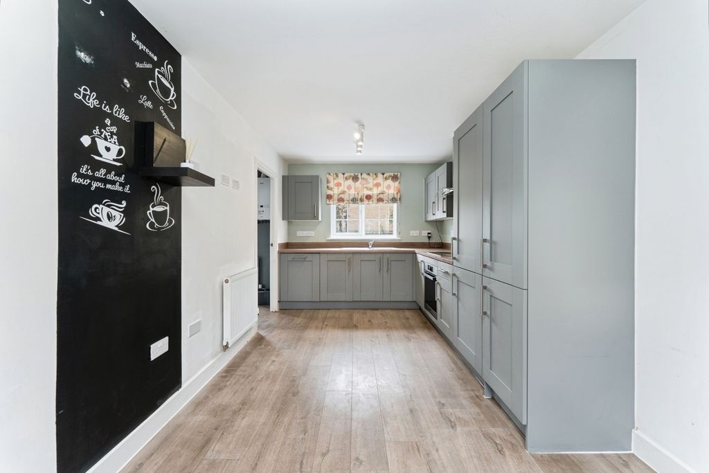 Property photo 3 of 17 Photo