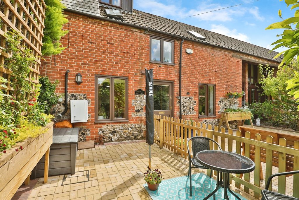 Property photo 2 of 17