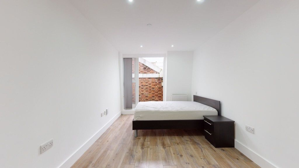Property photo 1 of 10 Bedroom