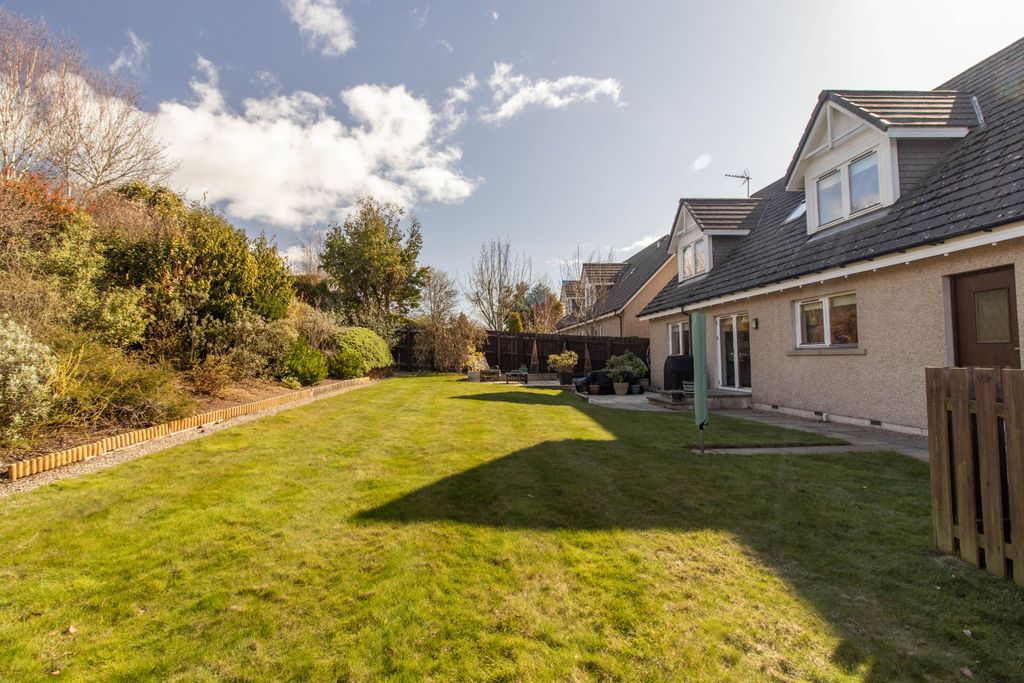 Property photo 2 of 43 Rear Garden