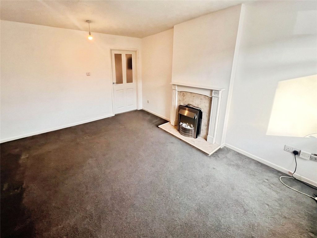 Property photo 3 of 15 Lounge