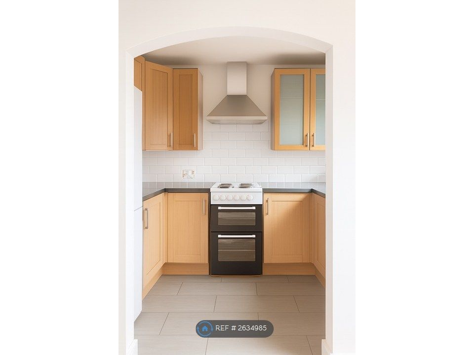 Property photo 2 of 10 Kitchen