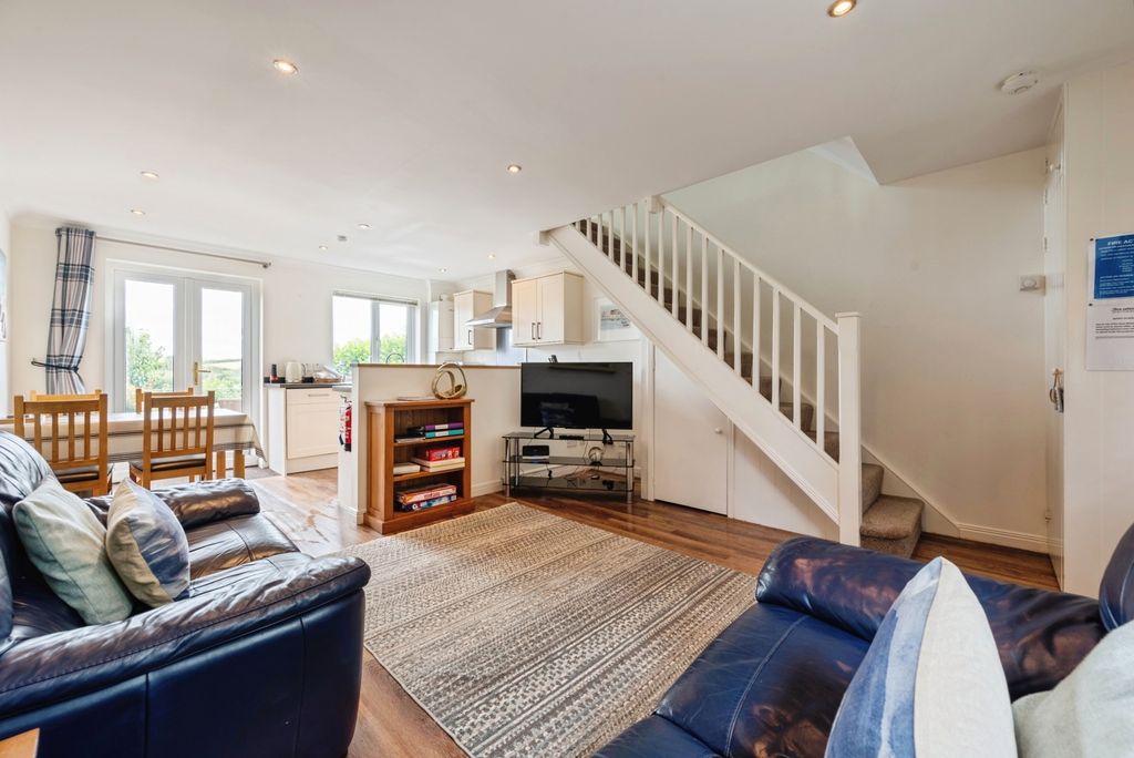 Property photo 3 of 17 Pbox-Img.Jpg