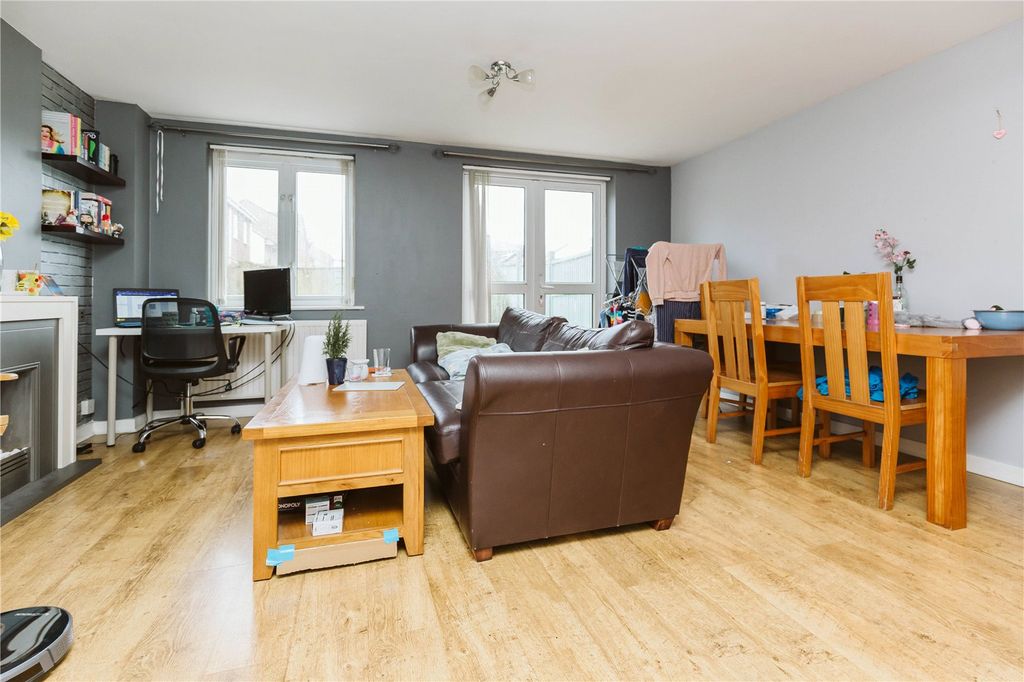 Property photo 2 of 18 Picture No. 16