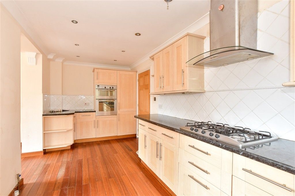 Property photo 3 of 18 Kitchen