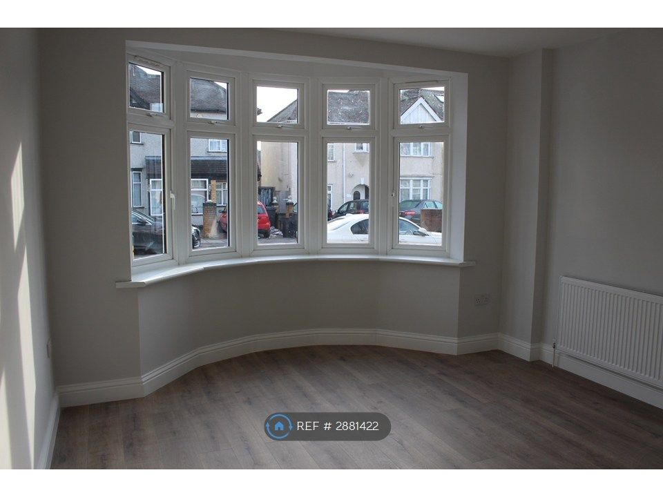Property photo 2 of 5 Large Double Room - Furnished