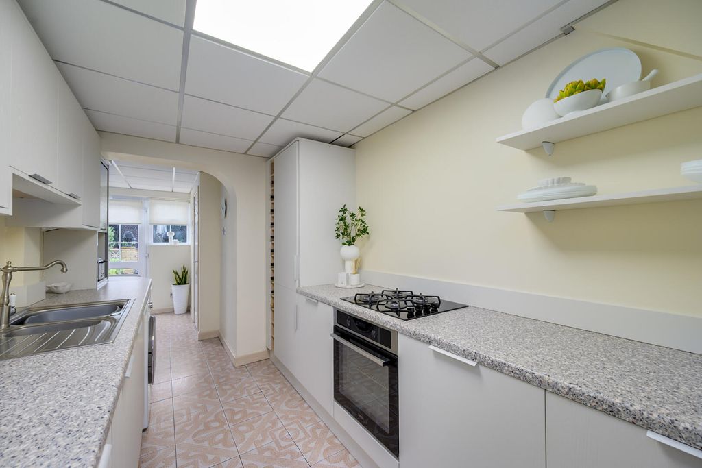 Property photo 3 of 33 Kitchen