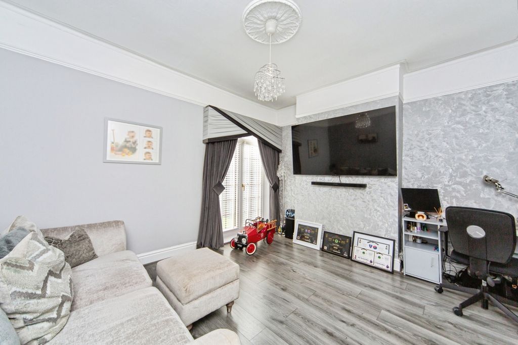 Property photo 3 of 26 Pbox-Img.Jpg
