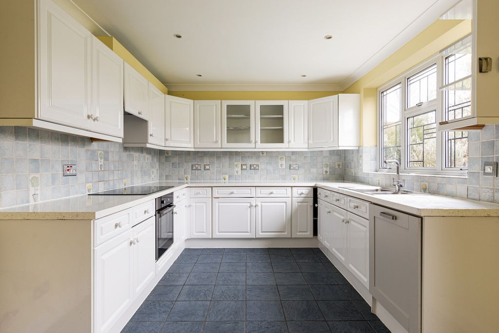 Property photo 1 of 25