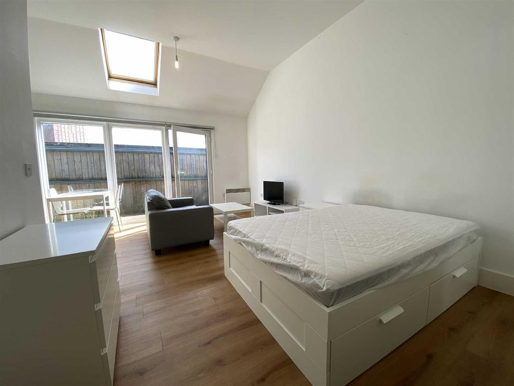 Property photo 2 of 8