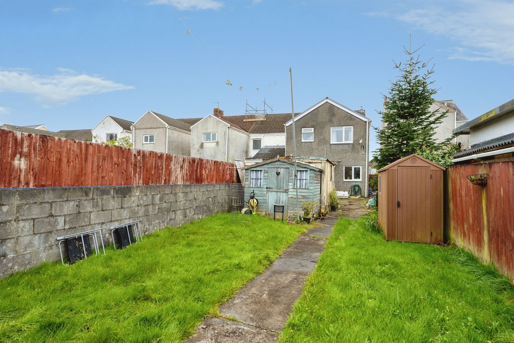 Property photo 3 of 18