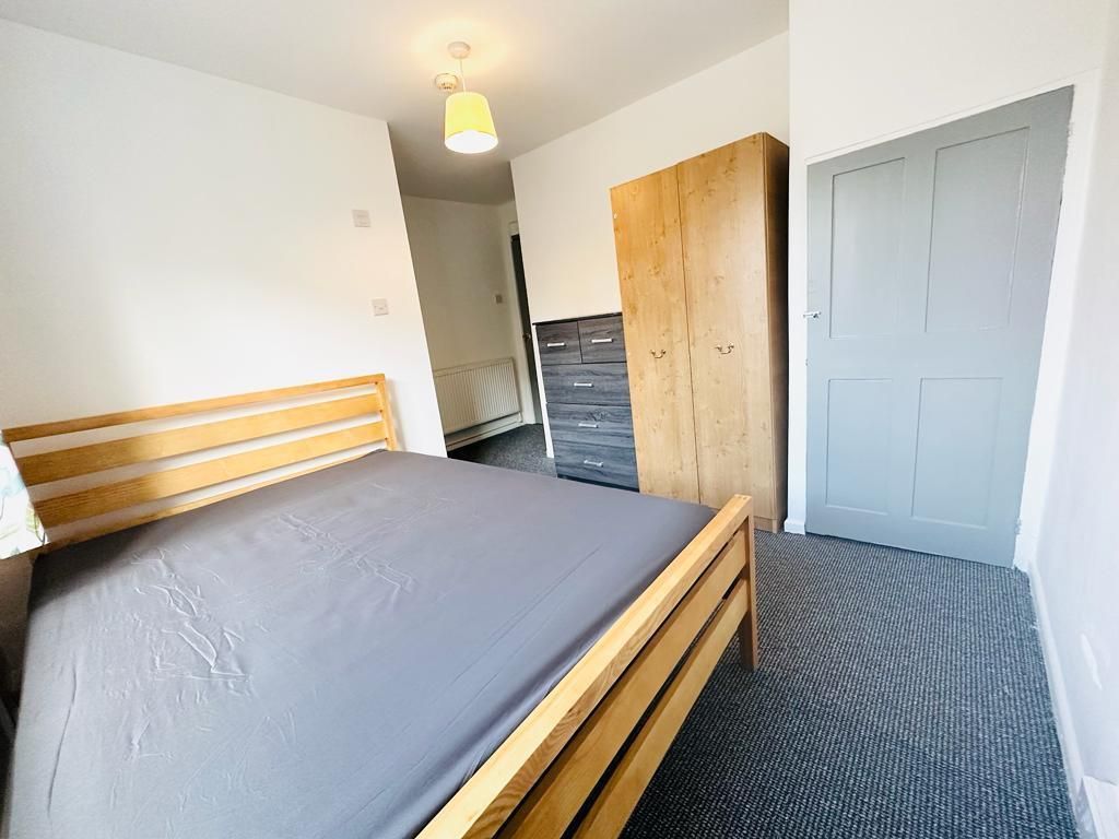 Property photo 1 of 6 Room 4