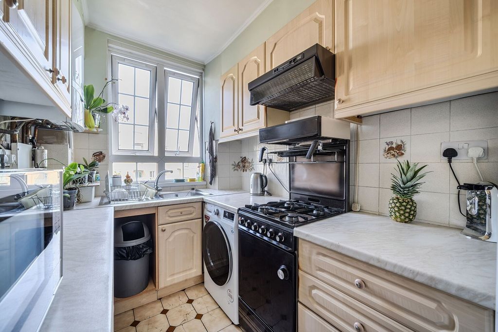 Property photo 2 of 12