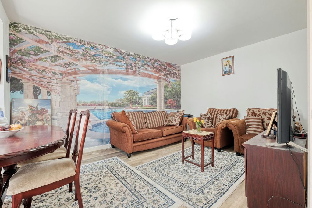 Property photo 2 of 20
