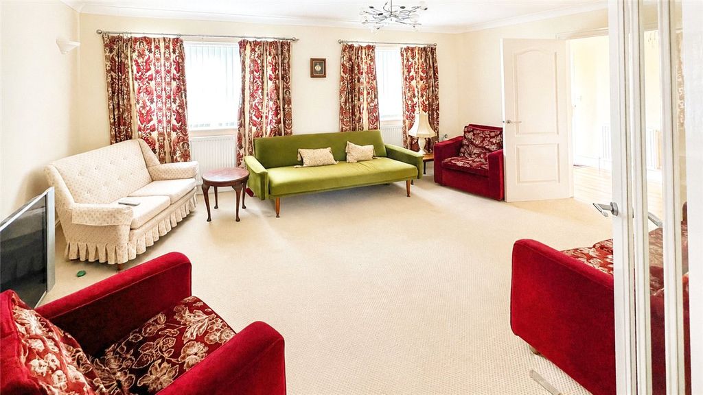 Property photo 3 of 12 Picture No. 05