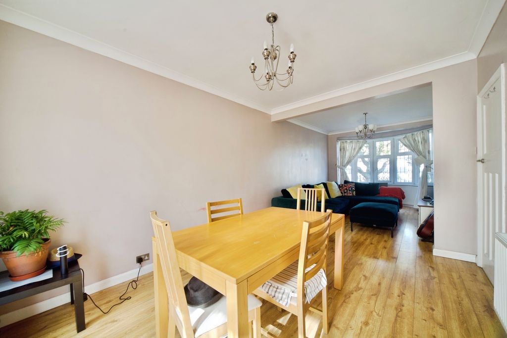 Property photo 3 of 17 Photo