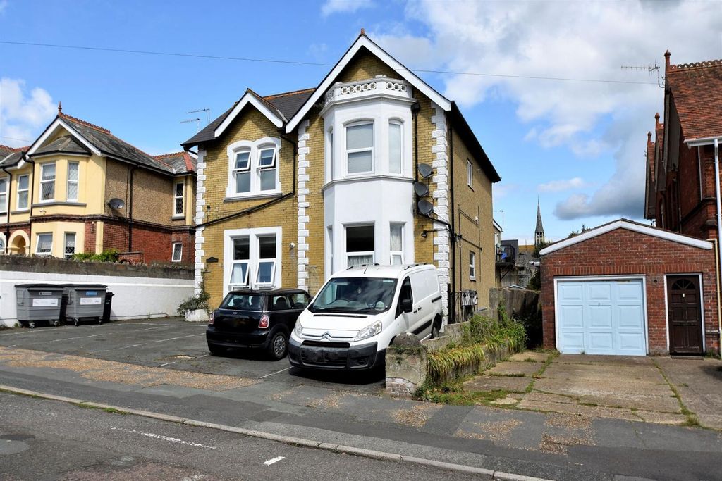 Property photo 1 of 9 Front (Exterior)