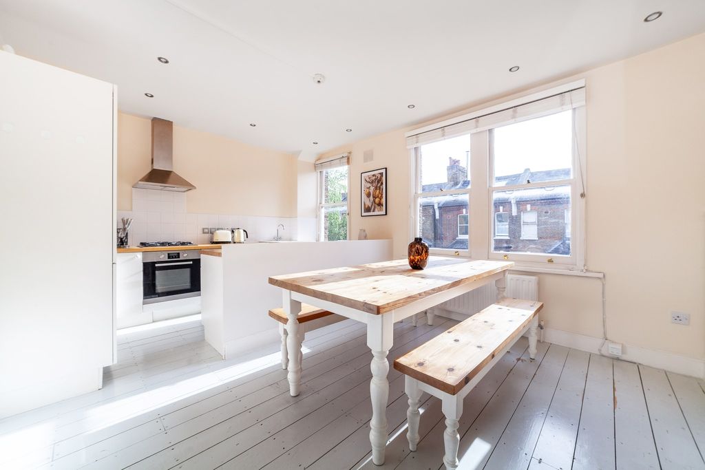 Property photo 2 of 31 Kitchen