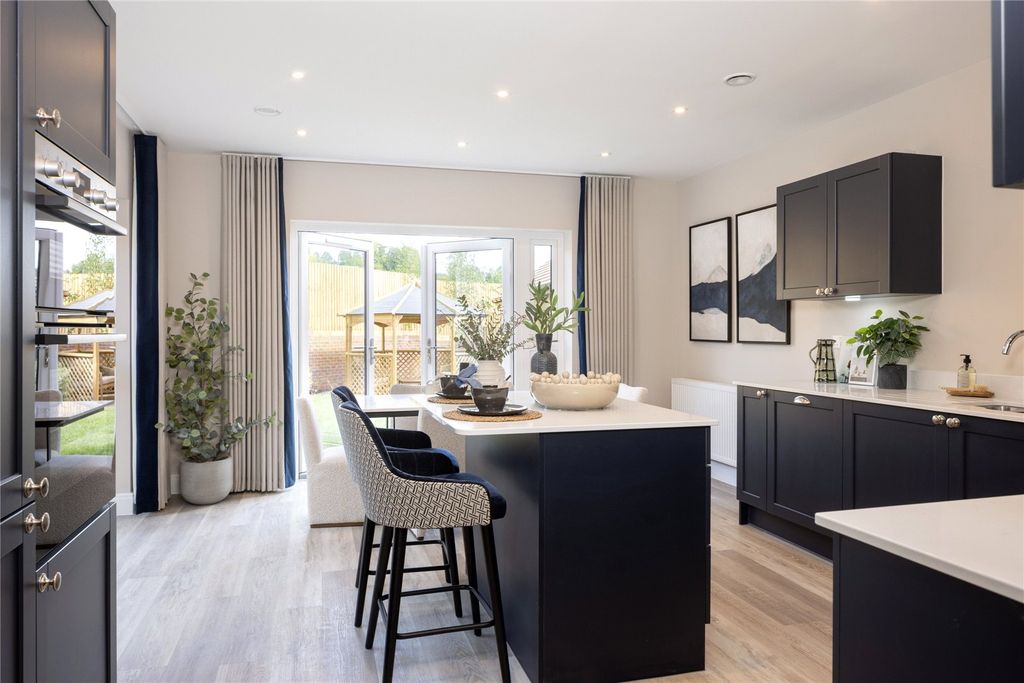 Property photo 1 of 11 Kitchen/Dining