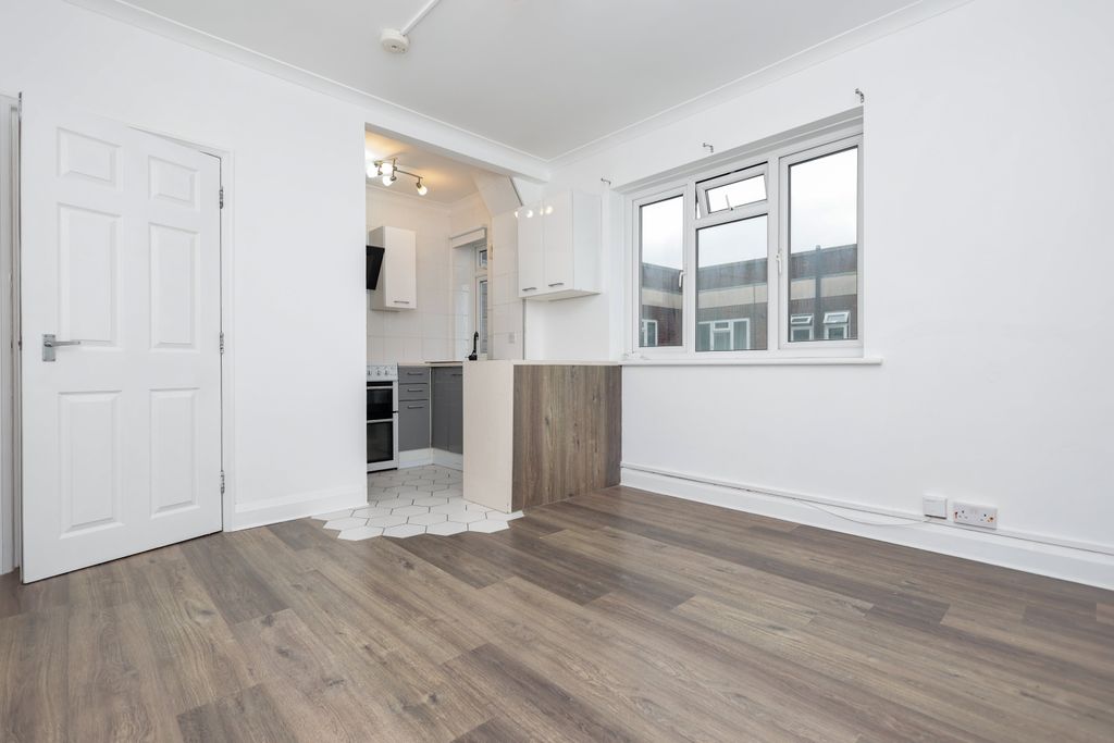 Property photo 2 of 11 20251114-R6M_9044