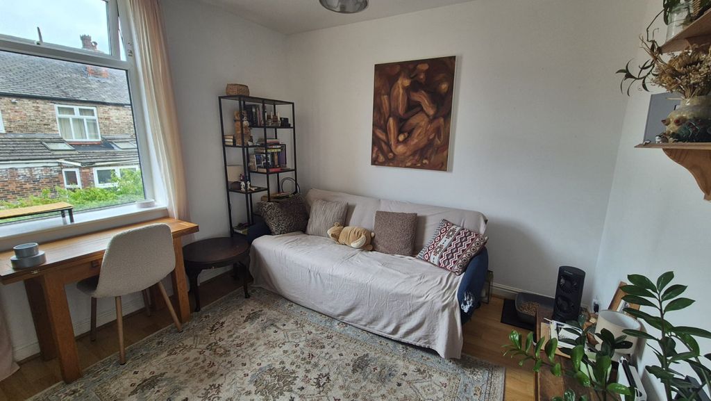Property photo 1 of 11 2 Bed Flat To Rent Curzon Avenue, Manchester M14