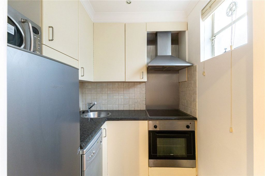 Property photo 3 of 7 Kitchen