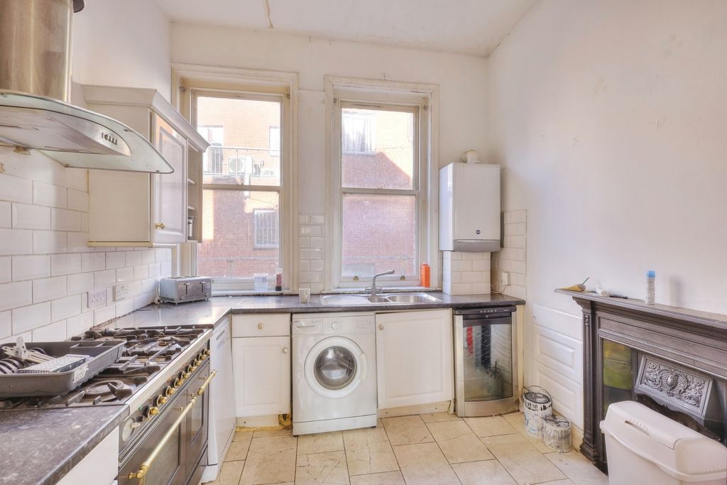 Property photo 3 of 14 Kitchen