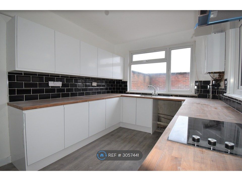 Property photo 3 of 20 Large Kitchen
