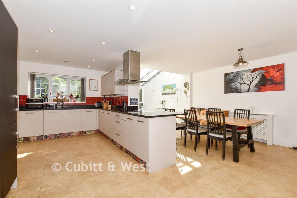Property photo 1 of 19 Kitchen