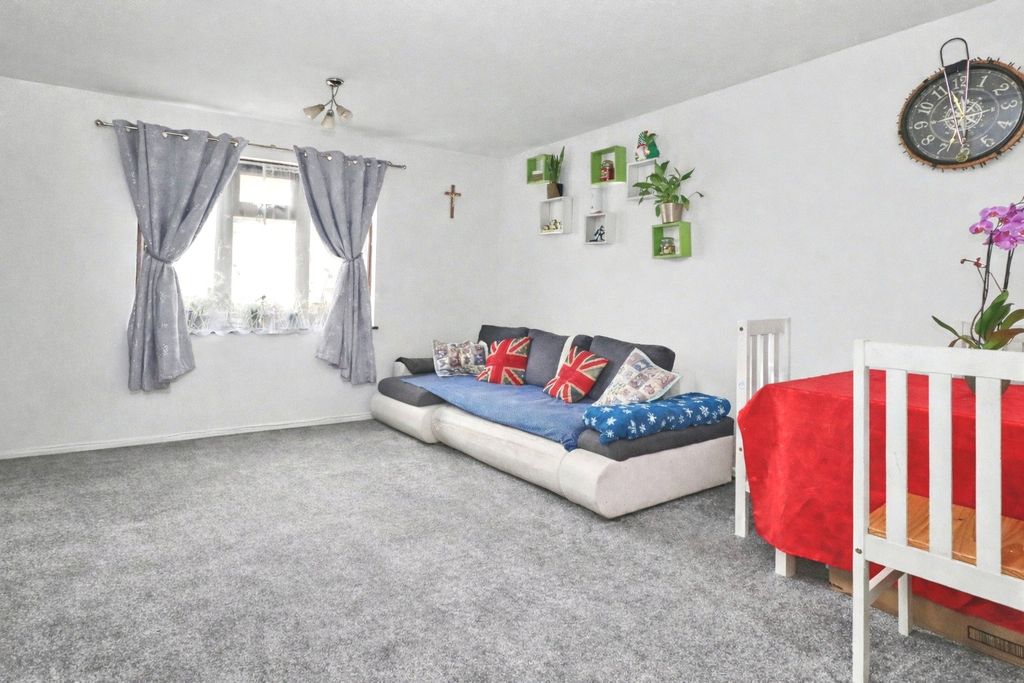 Property photo 3 of 7 Picture No. 10